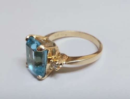Exquisite!! Vintage 14ct gold Topaz and 0,10ct diamond ring 5,11g Value R8950