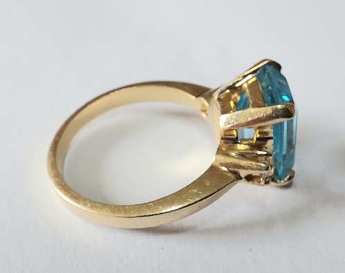 Exquisite!! Vintage 14ct gold Topaz and 0,10ct diamond ring 5,11g Value R8950