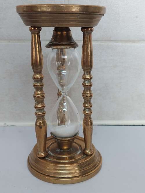 Lovely vintage brass 4min timer glass wow!!