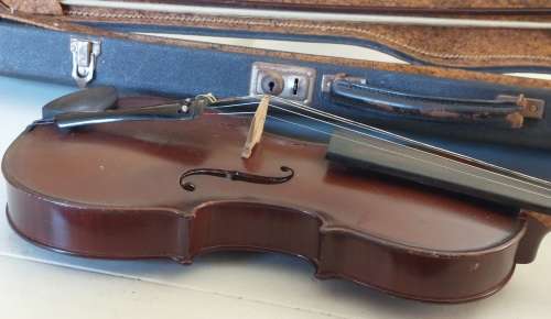 Amazing!! Caspar da solo 1575 violin with case & extras  Value R15000