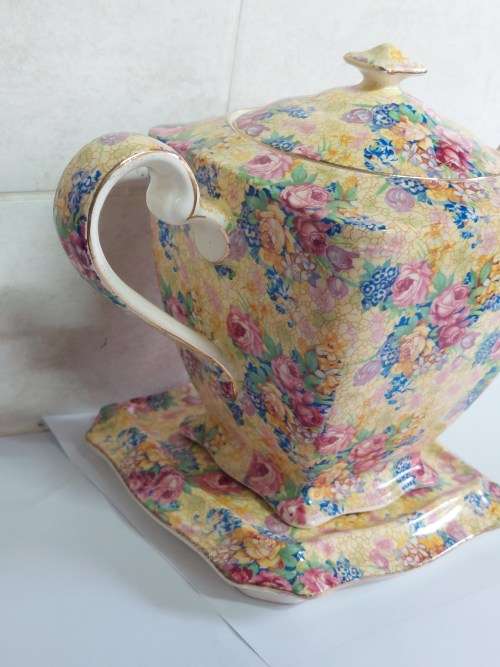 Wow!! 1930`s Royal Winton Welbeck chintz teapot & stand Value R2500
