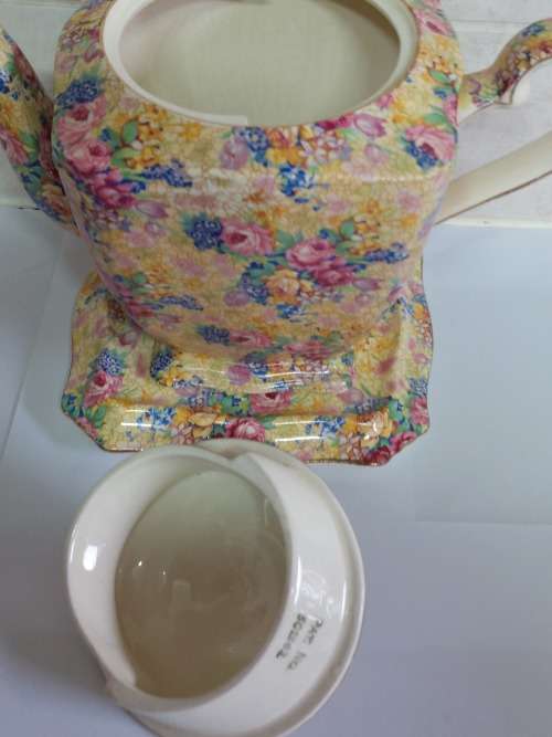 Wow!! 1930`s Royal Winton Welbeck chintz teapot & stand Value R2500