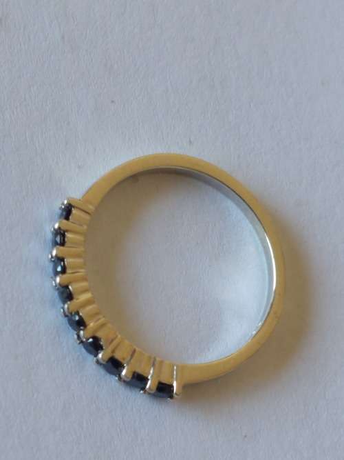 Gorgeous 9ct white gold black diamond ring 1,5g  Value R3950