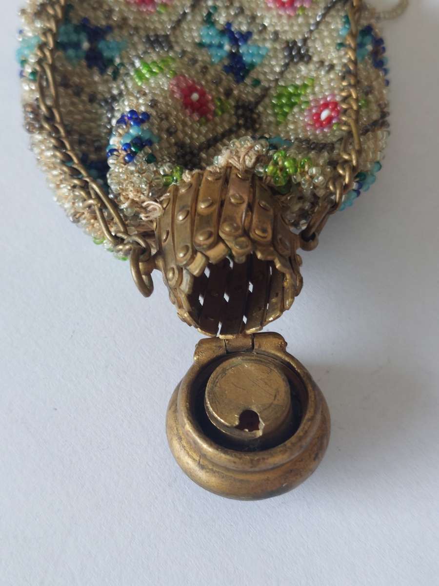 Amazing Victorian beaded concertina purse circa 1900 value R1500
