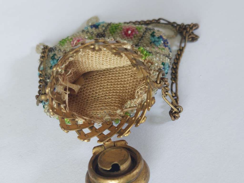Amazing Victorian beaded concertina purse circa 1900 value R1500