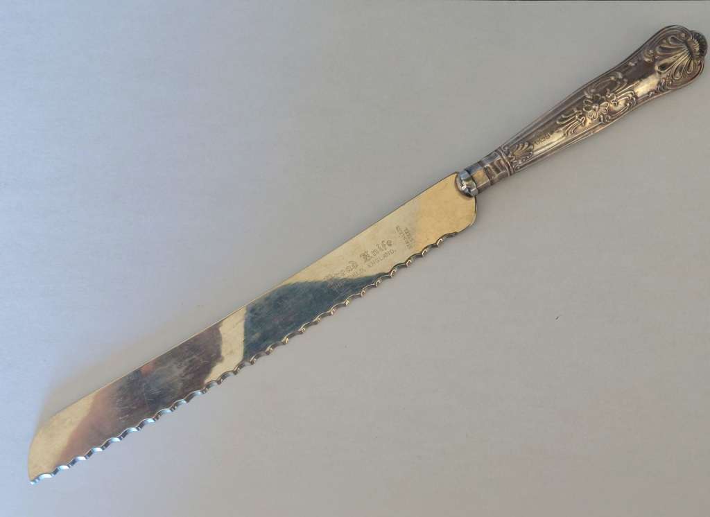 Hallmarked Vintage kings pattern Sheffield silver handled bread knife