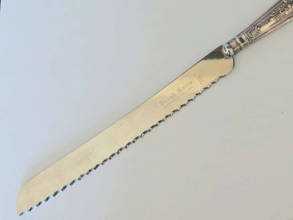 Hallmarked Vintage kings pattern Sheffield silver handled bread knife