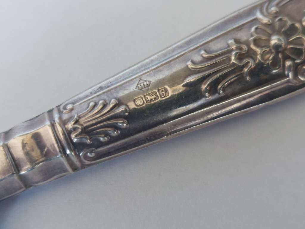 Hallmarked Vintage kings pattern Sheffield silver handled bread knife