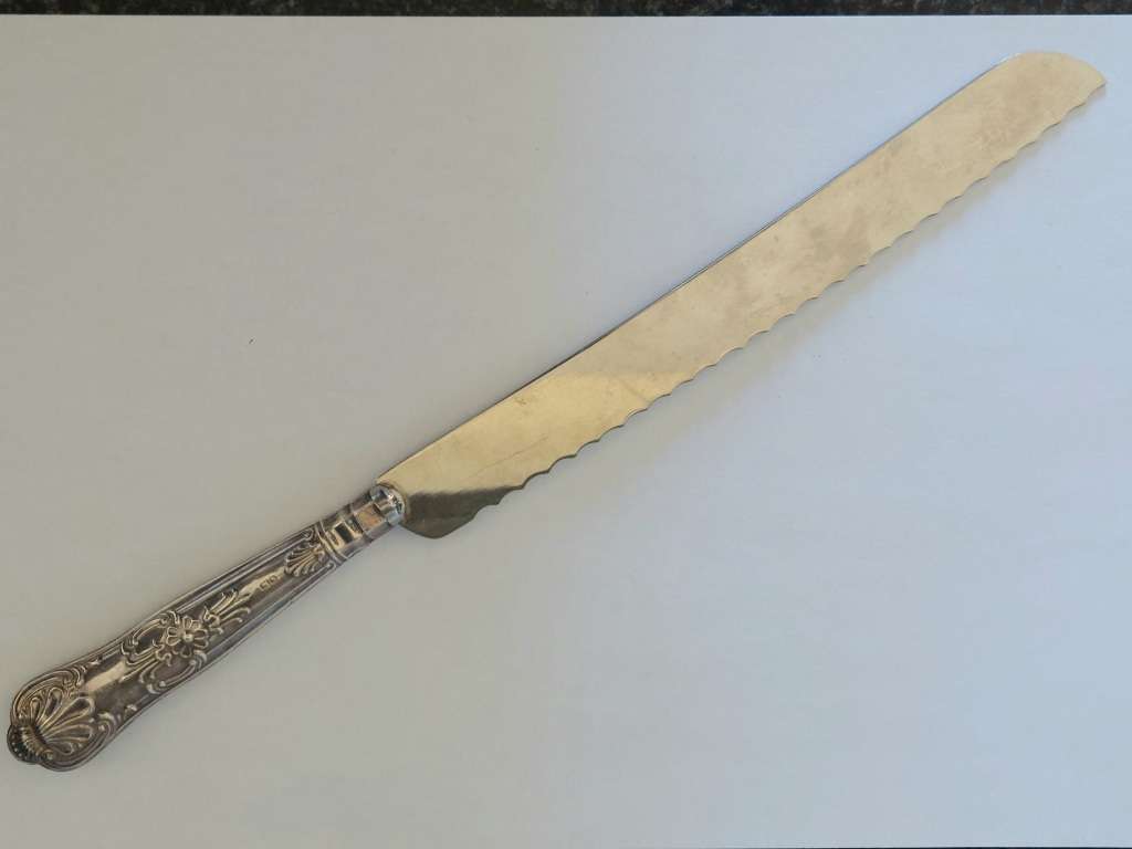 Hallmarked Vintage kings pattern Sheffield silver handled bread knife