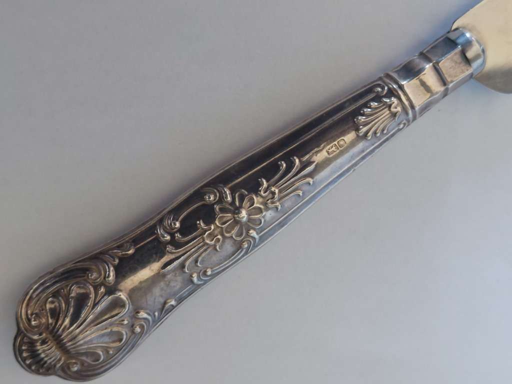 Hallmarked Vintage kings pattern Sheffield silver handled bread knife