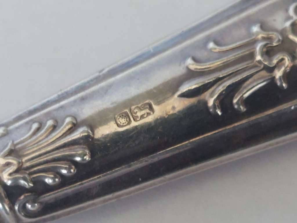 Hallmarked Vintage kings pattern Sheffield silver handled bread knife