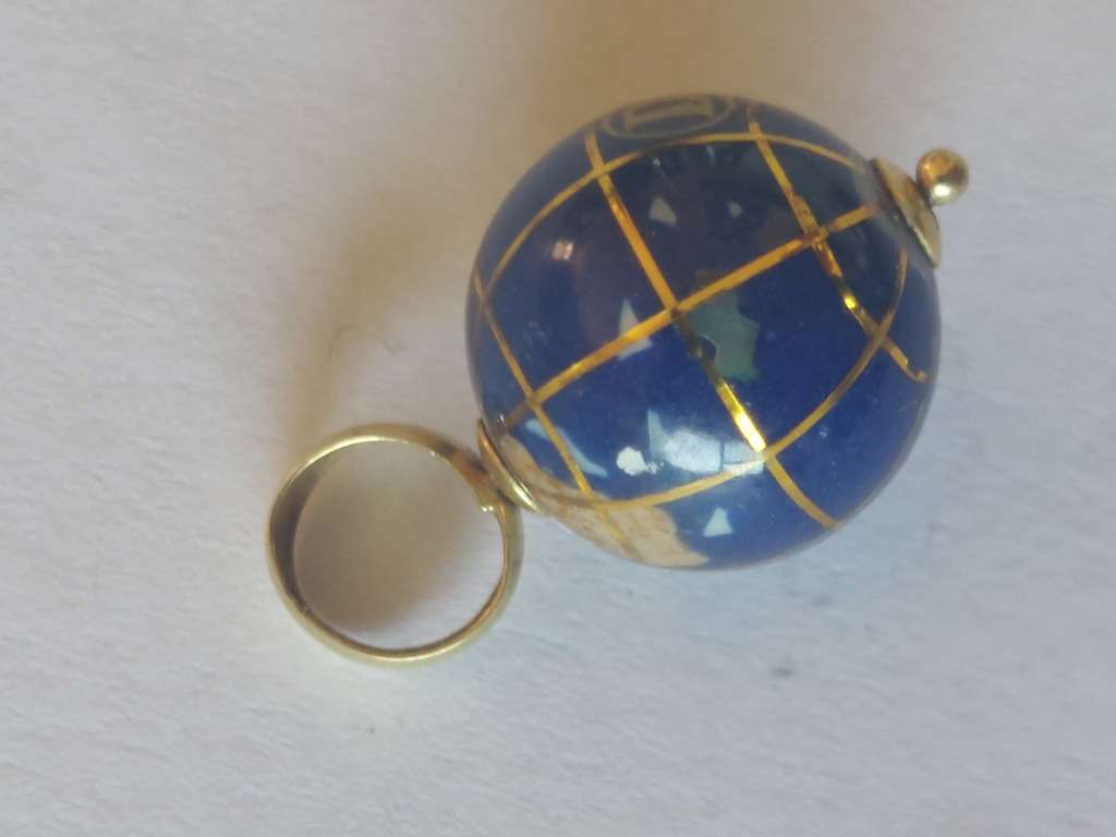 Wow!! Vintage 14ct gold mixed stone globe pendant 1,5g Value R3500