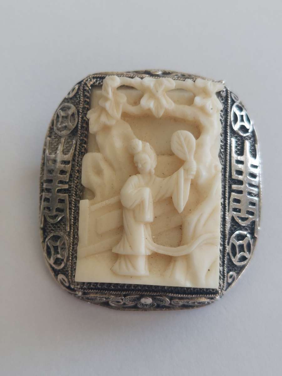 Rare!! Antique Chinese sterling silver & carved bone brooch circa 1900,  17,8g