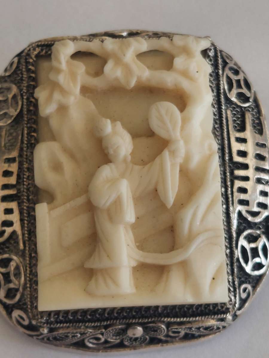 Rare!! Antique Chinese sterling silver & carved bone brooch circa 1900,  17,8g