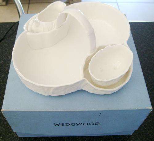 MINT!  WEDGEWOOD COUNTRYWARE BOXED STRAWBERRY SET