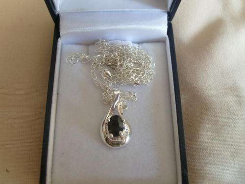 0.50ct natural saphire and diamond necklace rhodium plated