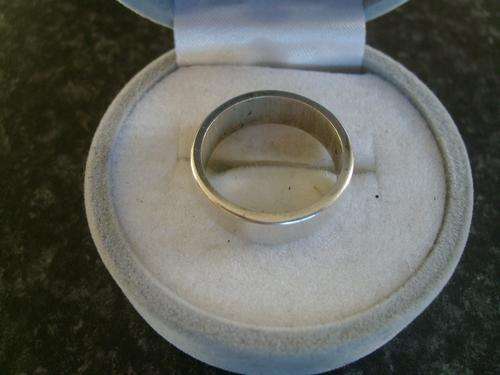 AWESOME!!! 1999 SHEFFIELD SILVER RING HALLMARKED