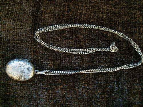 925 STERLING SILVER NECKLACE AND LOCKET