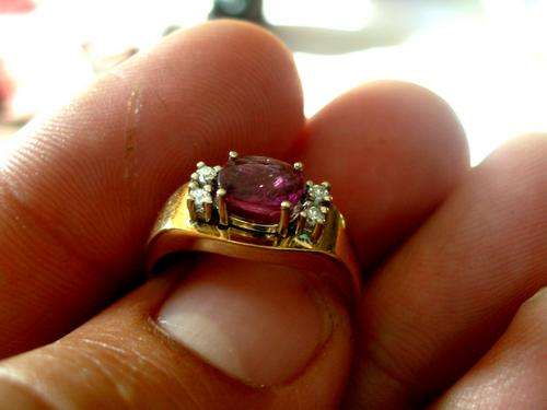 BEAUTIFUL VINTAGE 18CT GOLD RUBY AND DIAMOND RING