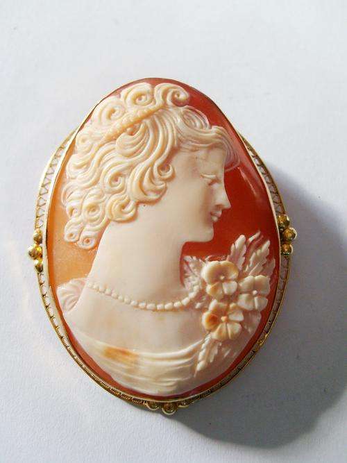BEAUTIFUL ANTIQUE LARGE 10CT GOLD CAMEO BROOCH/PENDANT