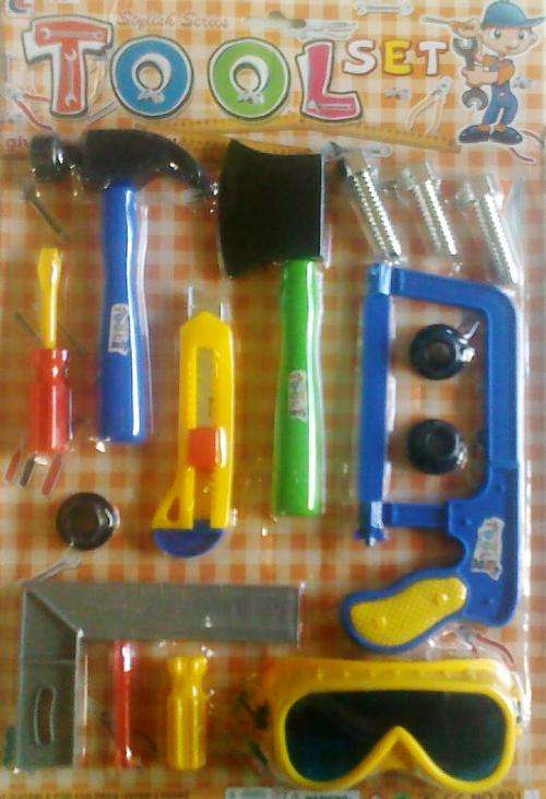 Large toolset. Perfect gift!!!! Includes saftey glasses, hammer, saw, stanley knife, ect!!!!!