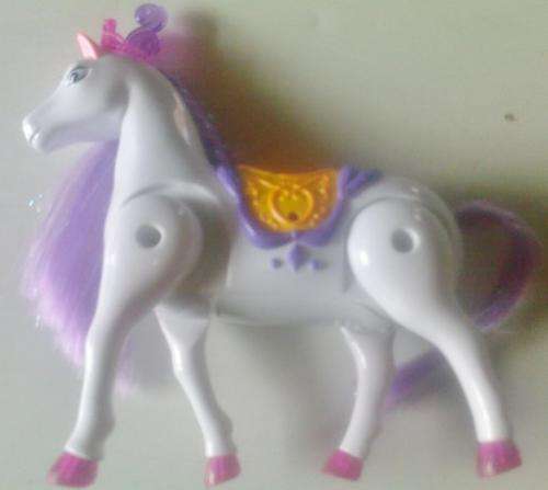 Fashion Pony with flashing lights and Sound effects.Perfect Gift for that little Princess!!