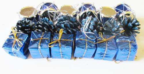 18 Piece Blue Christmas Decorations.