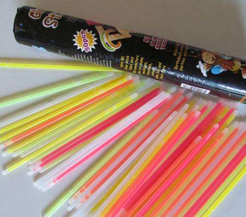50 GLOWSTICKS with connectors. Great for Parties, Concerts, camping, ect