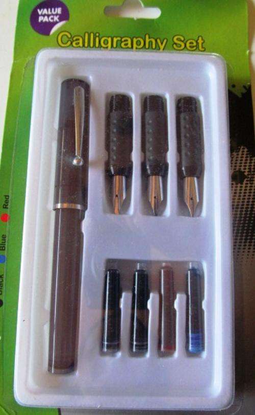Calligraphy set.  Pen, 3 tips and 4 inks - SHIPPING R40 and ALL ADDITIONAL ITEMS ARE FREE