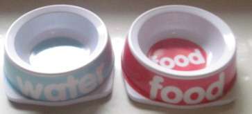 Cute food and water bowls, both items for 1 bid - Shipping R40, additional items are FREE