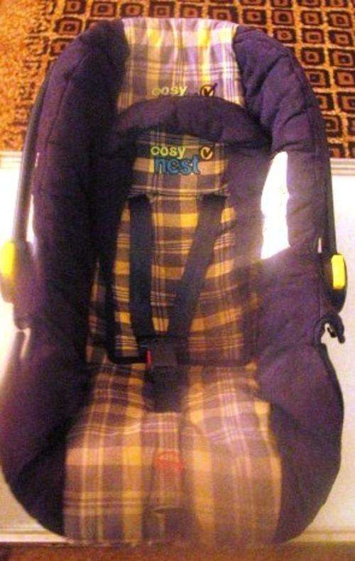 Snug and Safe Car chair - Like new condition !!! - COSY BABY