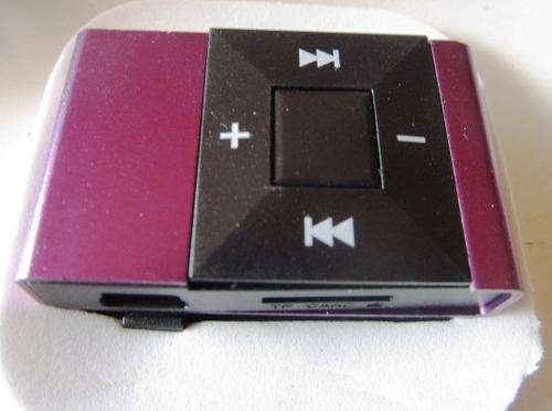 Last 3 on auction (1 Black 1 Purple and 1 Pink) MP3 PLAYER - Includes earphones and cables