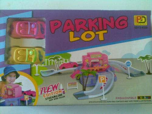 To cute!! Little girl parking lot with car wash and stickers. ***Postage only R30***