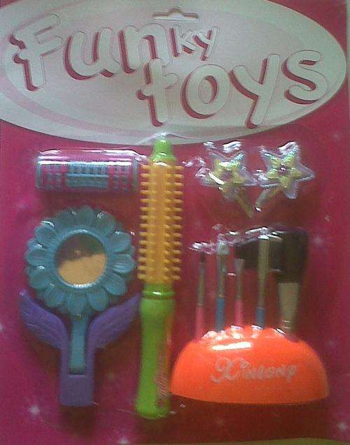 Ideal for every little princess, pretend make-up and hair set.