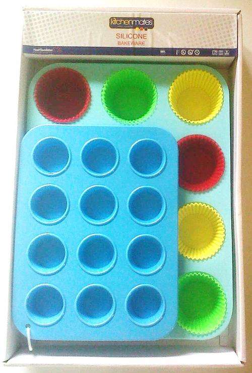 8 piece SILICONE bakeware. Totally crazy R1 auction, do not miss out!!!!