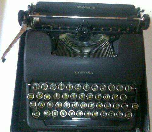 What a find!!!!! Old CORONA typewritter, with ribbon and inbox. One of the first typewritters