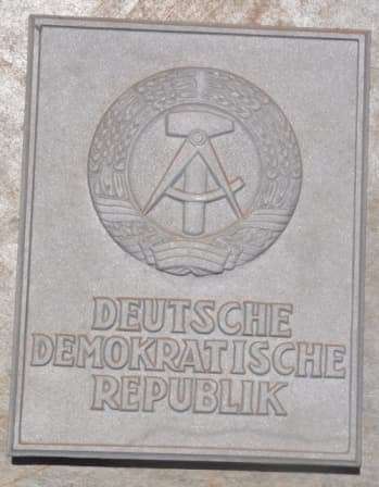 VINTAGE NATIONAL BORDER SIGN OF GERMAN DEMOCRATIC REPUBLIC (METAL CASTING) VERY GOOD CONDITION WW2