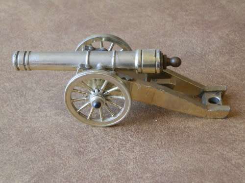 Old brass/gold tone Canon- lighter