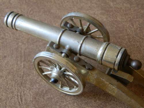 Old brass/gold tone Canon- lighter