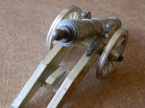 Old brass/gold tone Canon- lighter