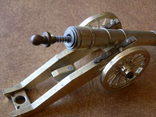 Old brass/gold tone Canon- lighter