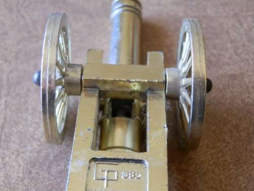 Old brass/gold tone Canon- lighter