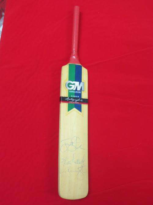 Jonty Rhodes ++ Original Signed Cricket Bat