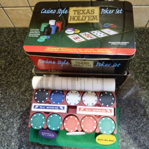 Vegas 200 Piece Deluxe Poker set in tin Complete set