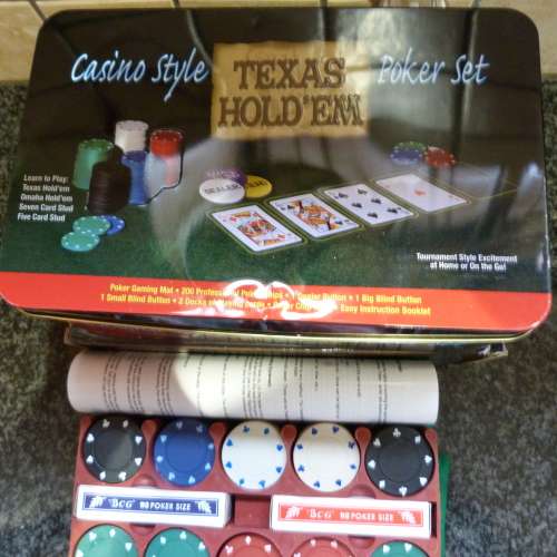 Vegas 200 Piece Deluxe Poker set in tin Complete set