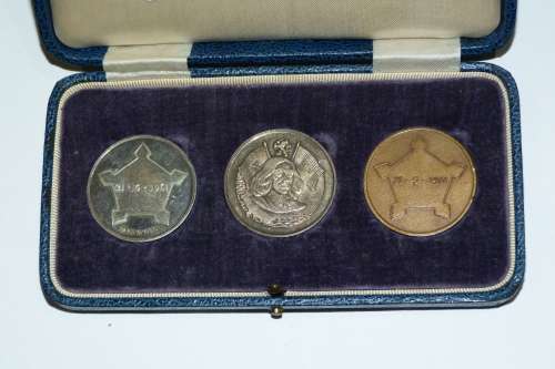 Jan Van Riebeeck Tercentenary and SANDF Coin Set IN SA MUNT BOX