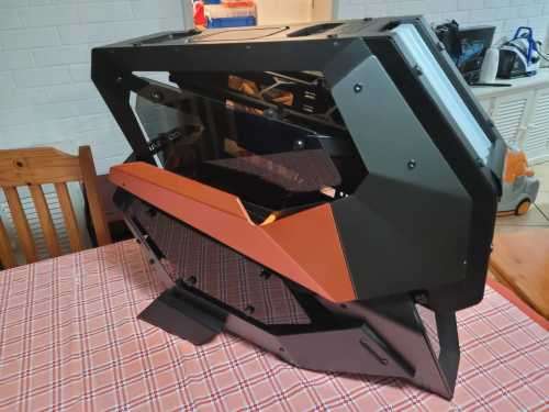 Cougar Conquer 2 ATX Full Tower Gaming Case / Distinctive Metal Frames / Eye-catching Design