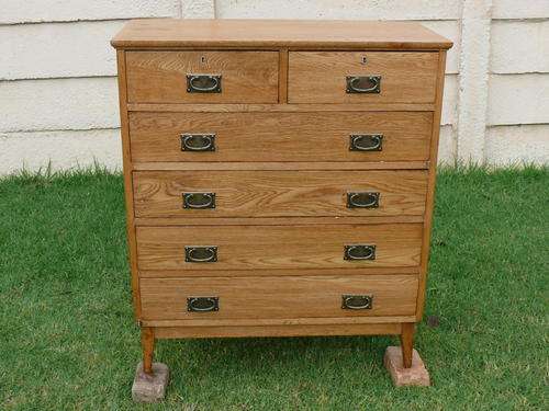 Large oak chest of drawers