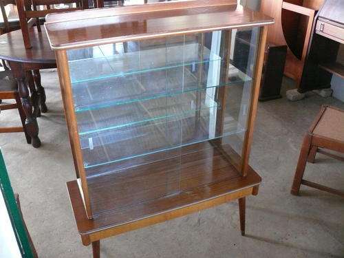 Retro Mahogany Showcase