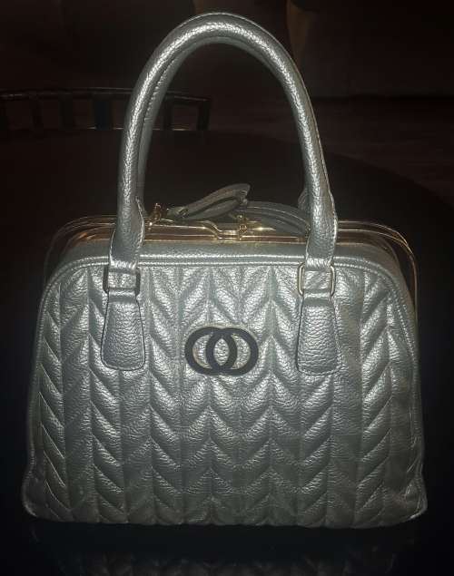 Classic Two-Tone ladies handbag * Condition as new